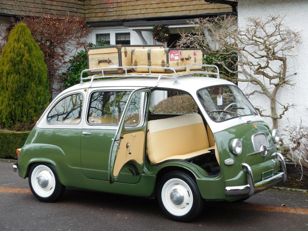 La Fiat 600 Multipla, modèle du Fiat Multipla moderne avec 6 places assises.