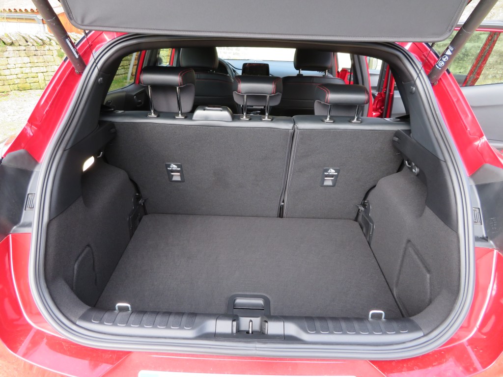 Coffre avec plancher en position basse.