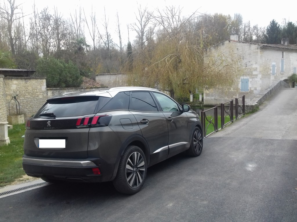 Peugeot 3008 seconde génération gris allure business