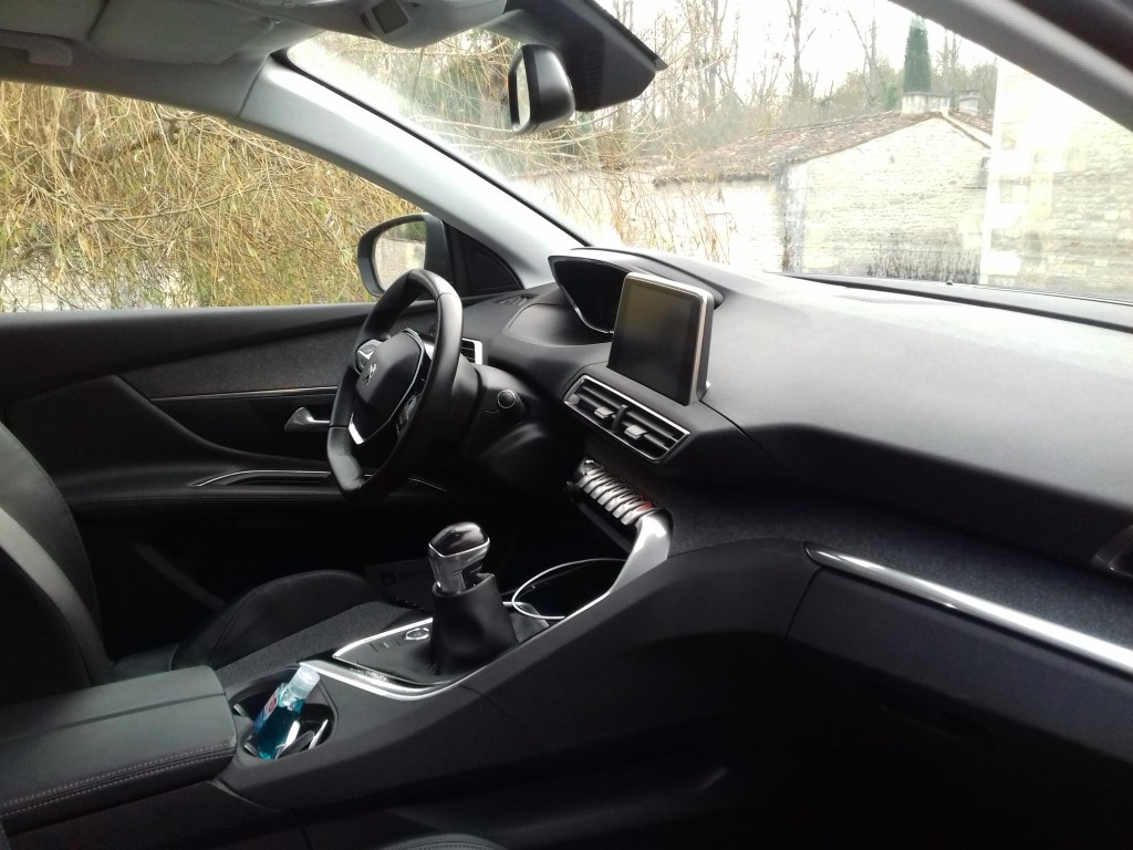 Intérieur du Peugeot 3008 seconde génération finition Allure Business.