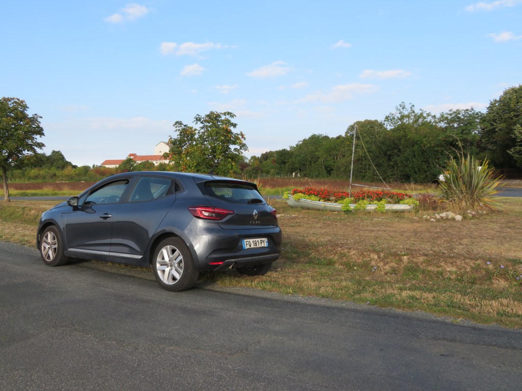 Profil de la Clio 5 grise business.