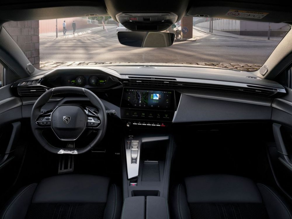 Intérieur noir Peugeot 308 SW hybride finition haut de gamme