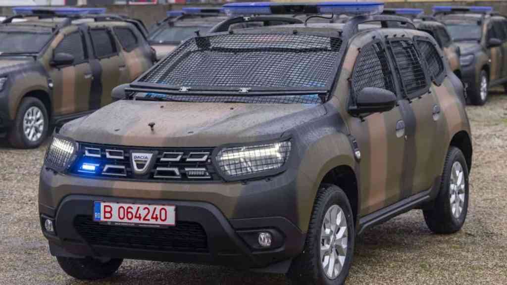 Dacia Duster 2 2018 armée roumaine qui remplace le premier modèle. 