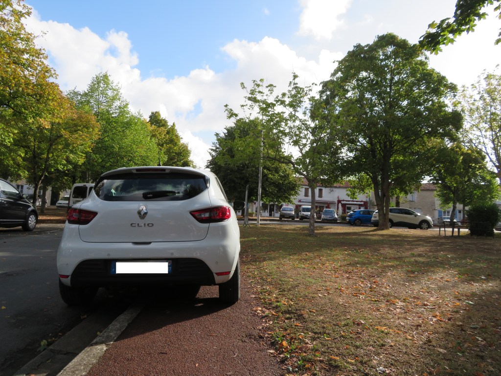 Face arrière Renault Clio 4 blanche Business.