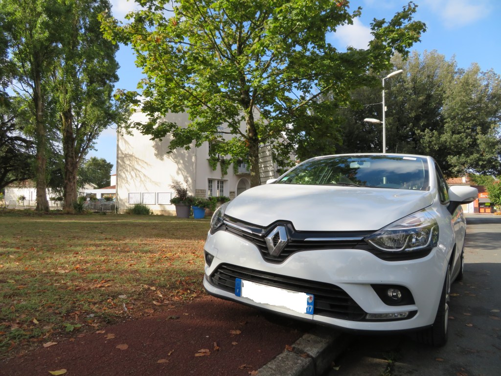 Face avant Renault Clio 4 blanche Business.