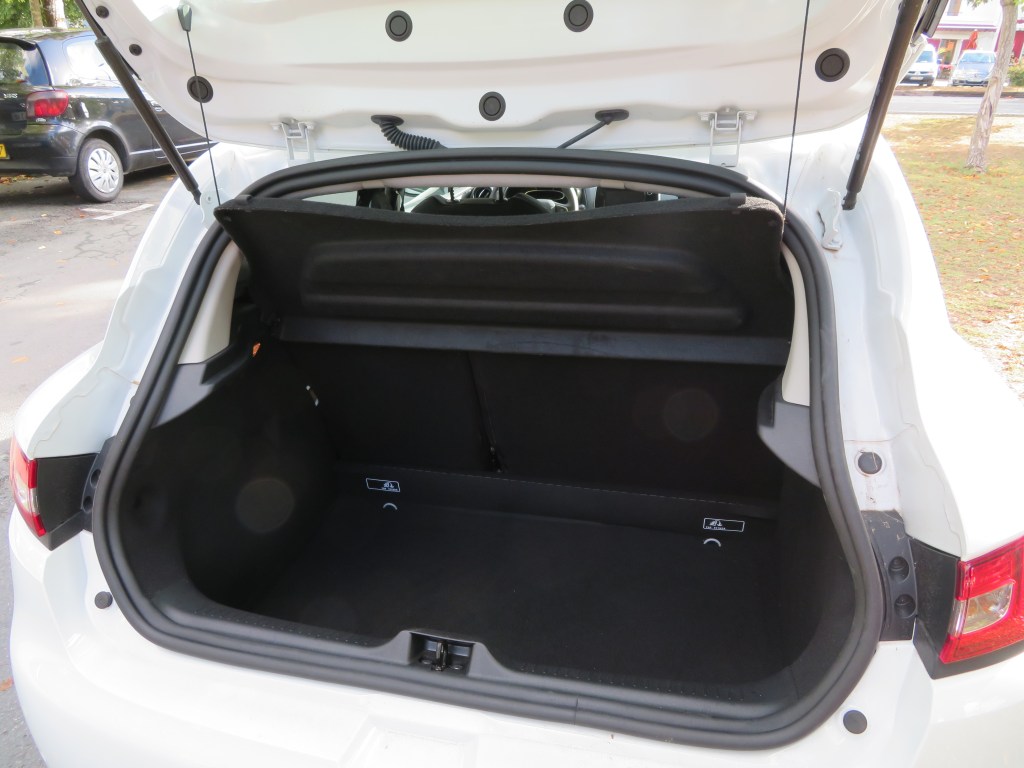 Coffre 300 litres Renault Clio 4 business.