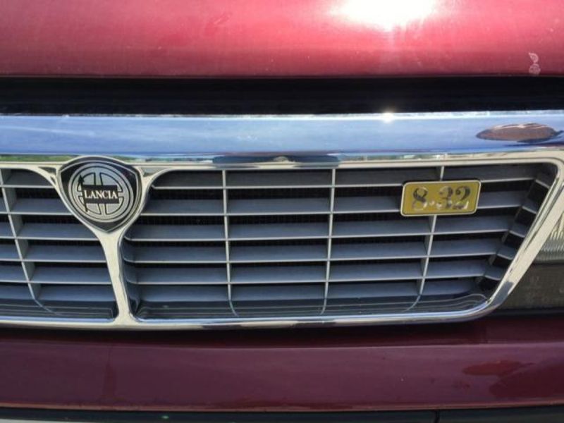 Calandre Lancia Thema avec logo "8.32".