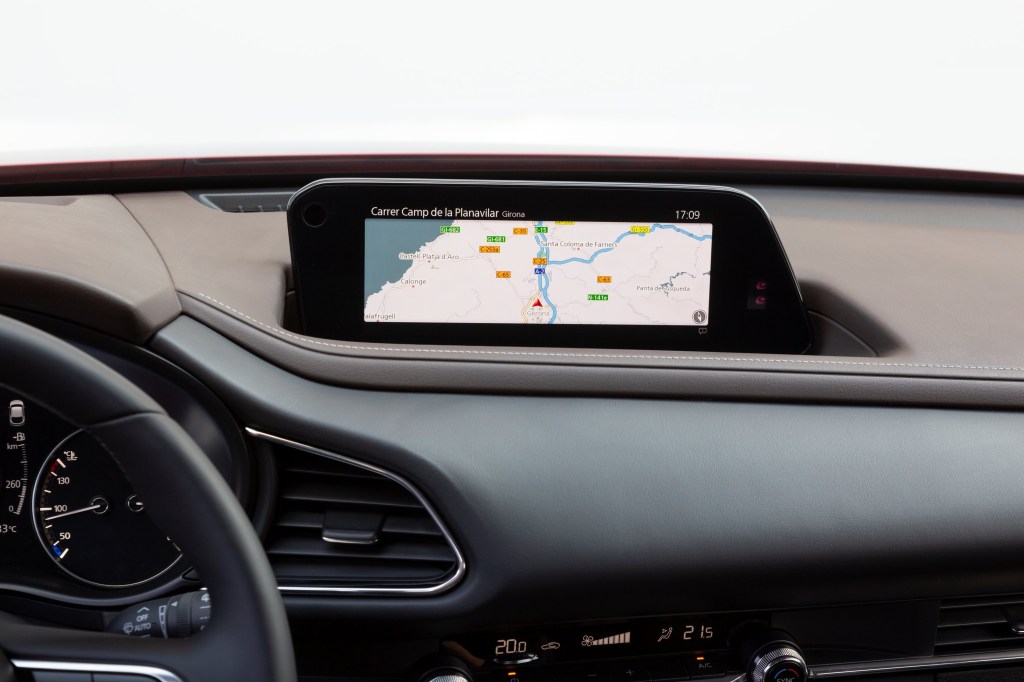 Ecran central Mazda CX-30 sans système tactile.