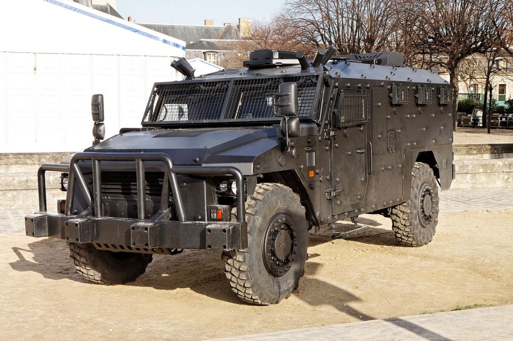 Emeutes : les véhicules utilisés par la BRI, le RAID et le&nbsp;GIGN