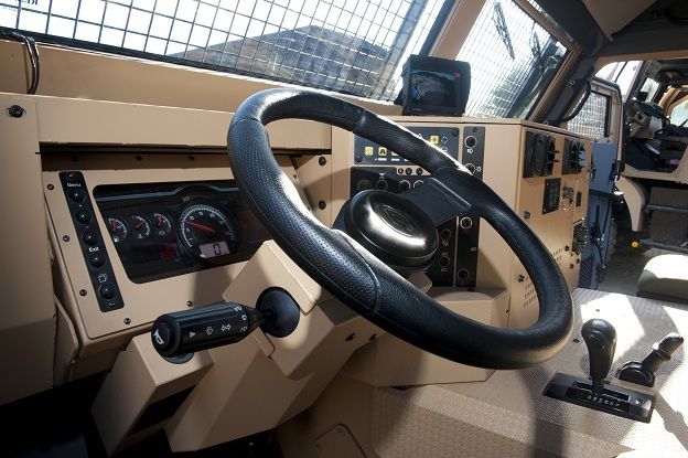 Intérieur Sherpa Light APC avec volant 2 branches et intérieur beige.