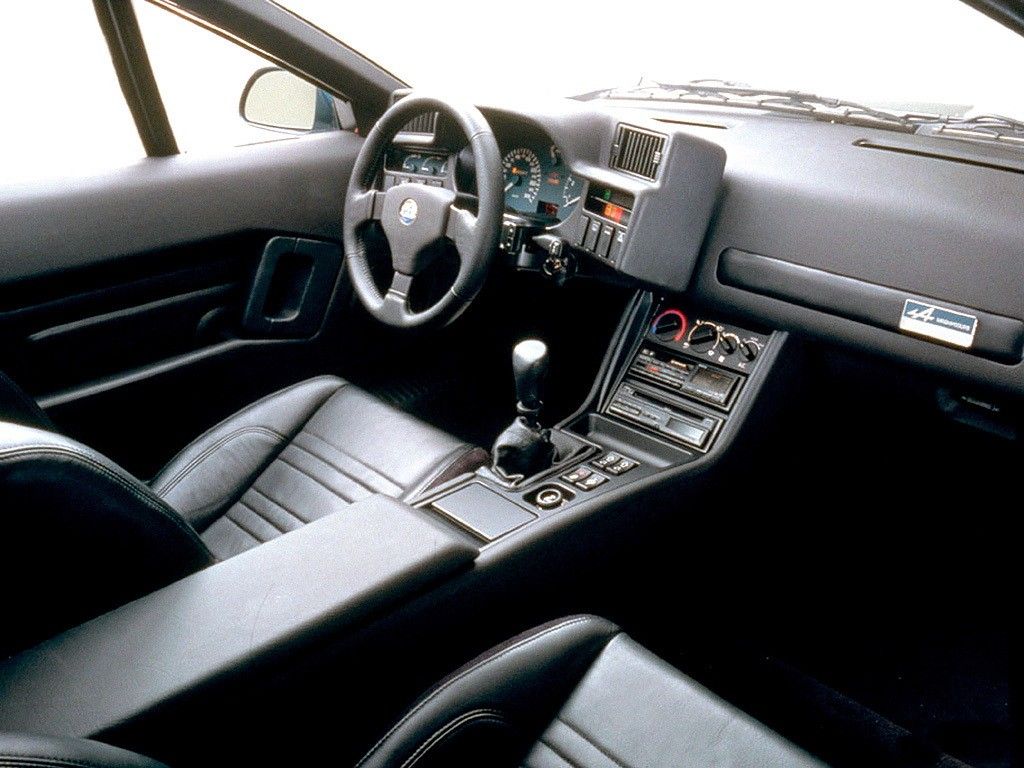 Intérieur noir Alpine A610 Turbo "Magny-cours".