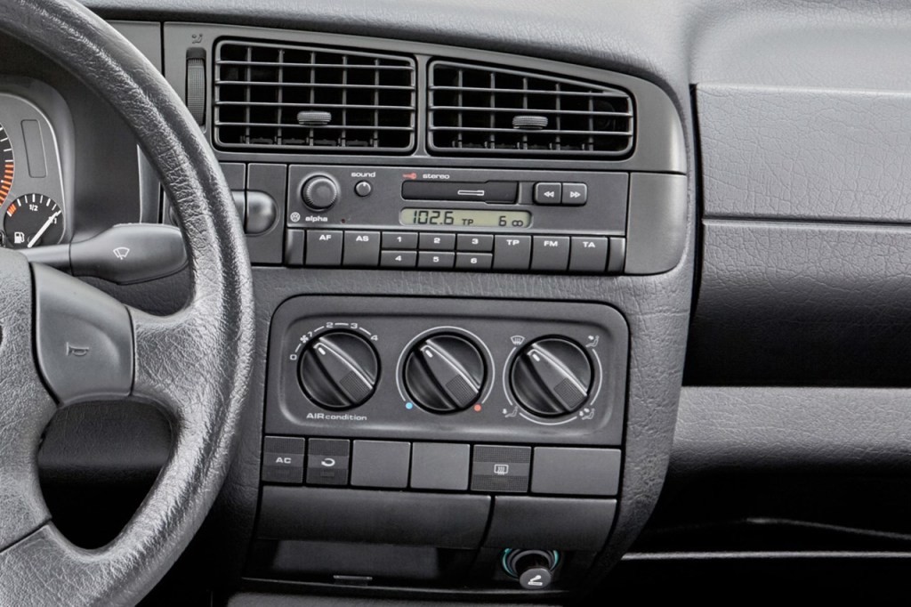 Autoradio cassette sur VW Golf III.
