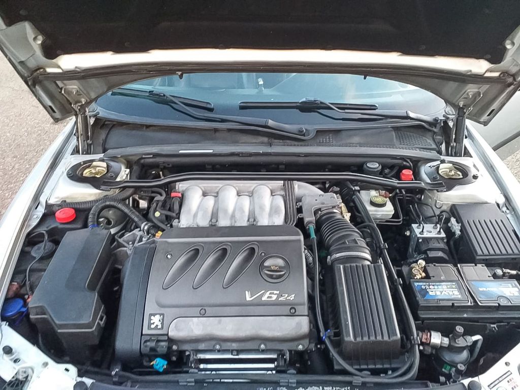 Moteur 3.0 V6 sur Peugeot 406 coupé.