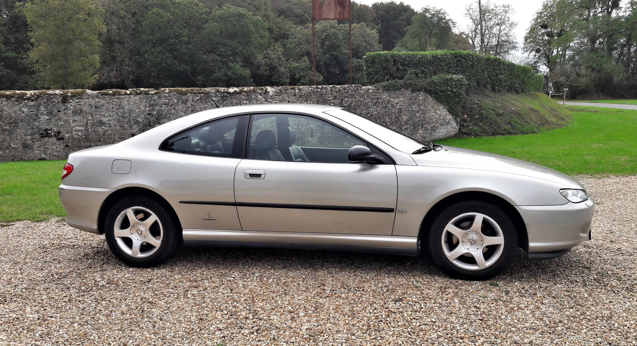Peugeot 406 coupé : beauté&nbsp;intemporelle