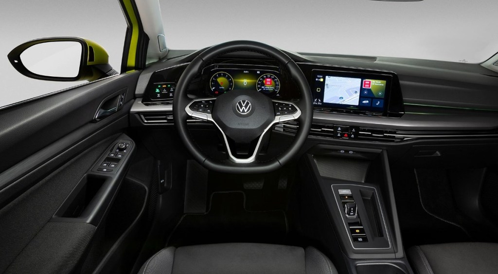 Intérieur noir VW Golf 8 avec dalle tactile.