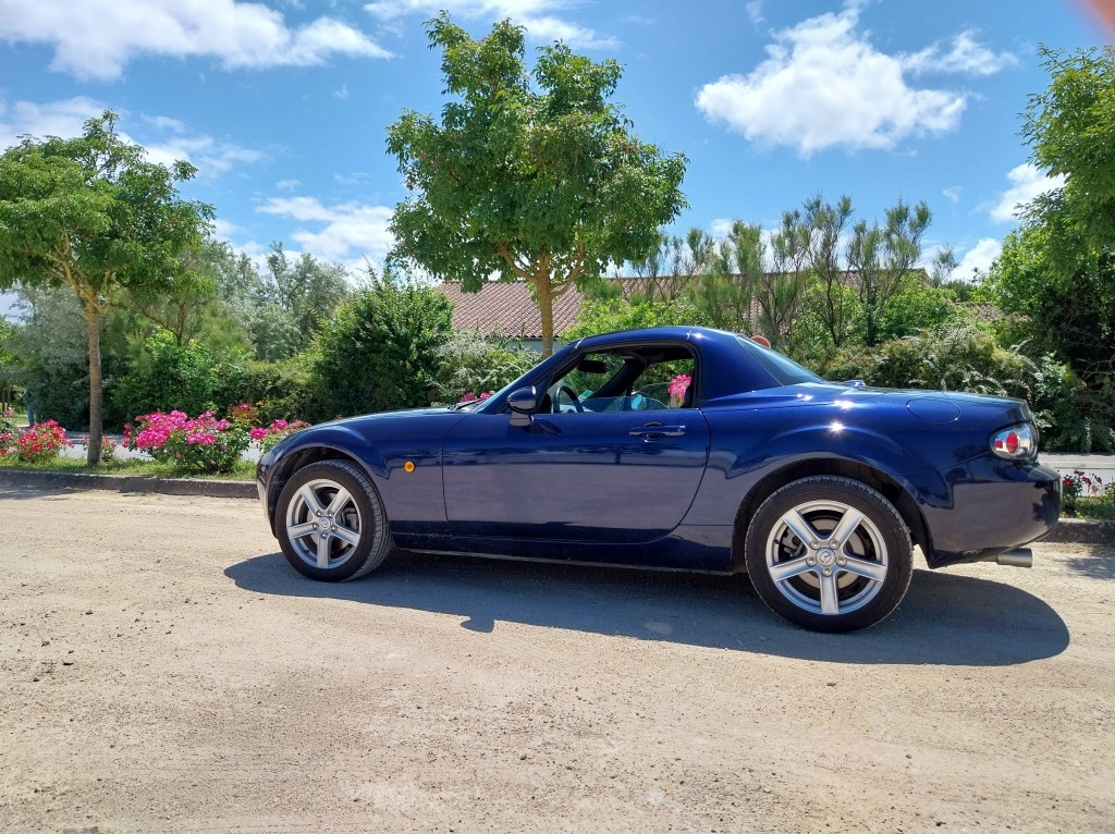Mazda MX-5 NC bleue