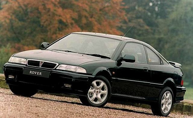 Rover 220 coupé restylée noire avec calandre chromée.