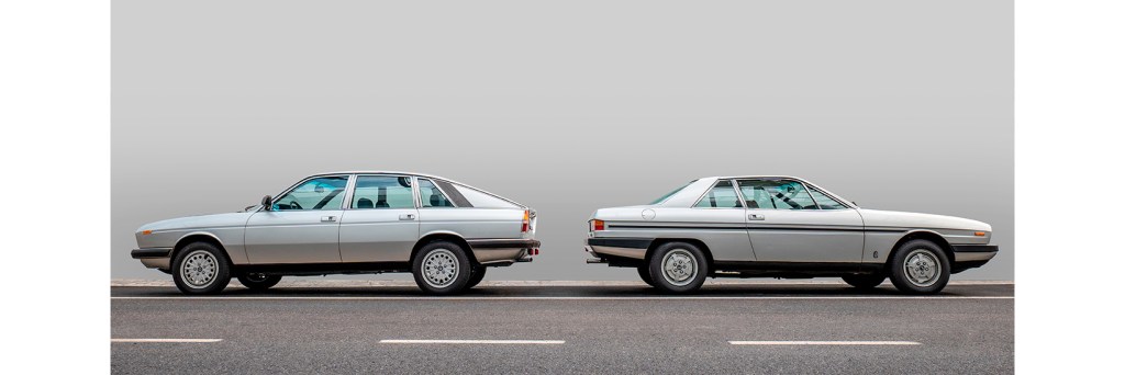 Deux véhicules gris Lancia Gamma berline et Lancia Gamma coupé l'un derrière l'autre. 