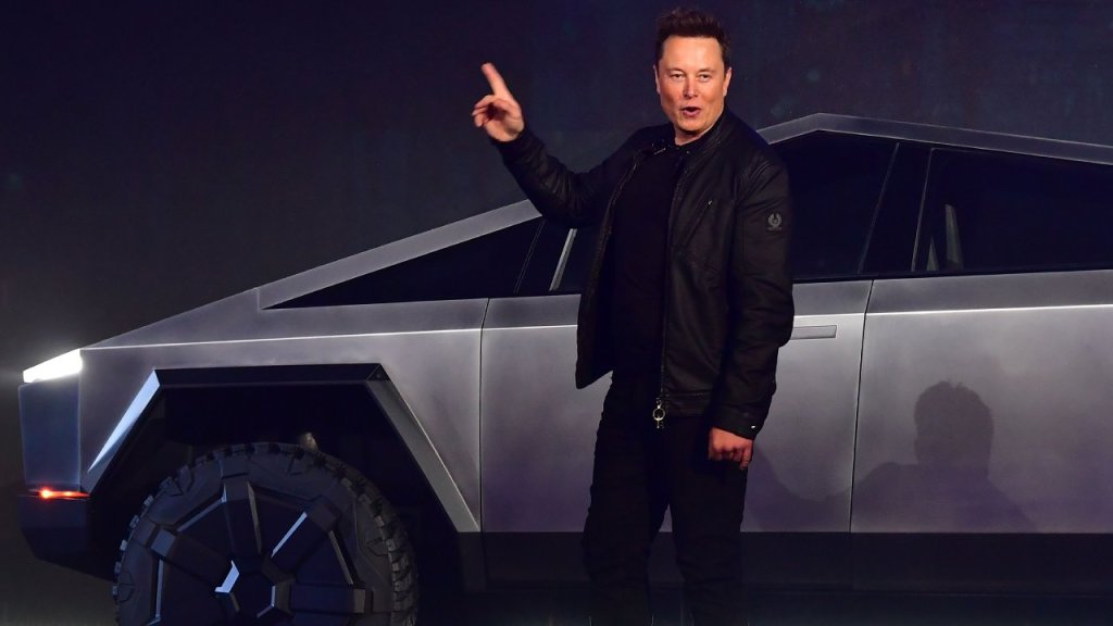 Elon Musk qui présente son modèle, le Tesla Cybertruck.
