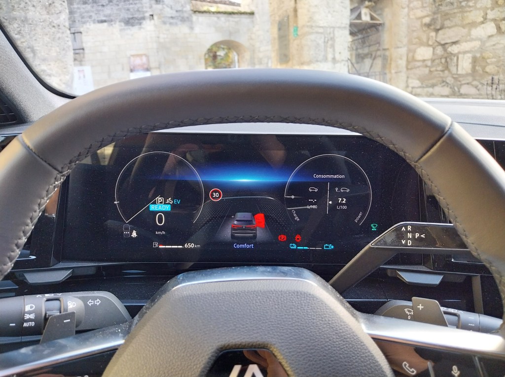 Tableau de bord du Renault Austral Full-hybrid 200 ch.
