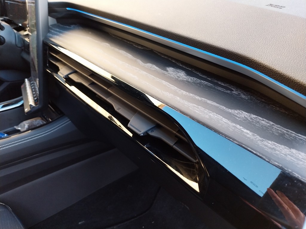 Insert bois noir sur Renault Austral Iconic.