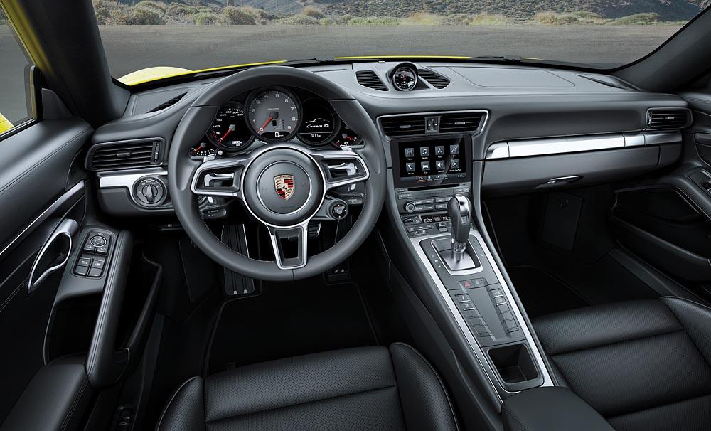 Planche de bord noire sur Porsche 911 type 991 Carrera 4S phase 2.