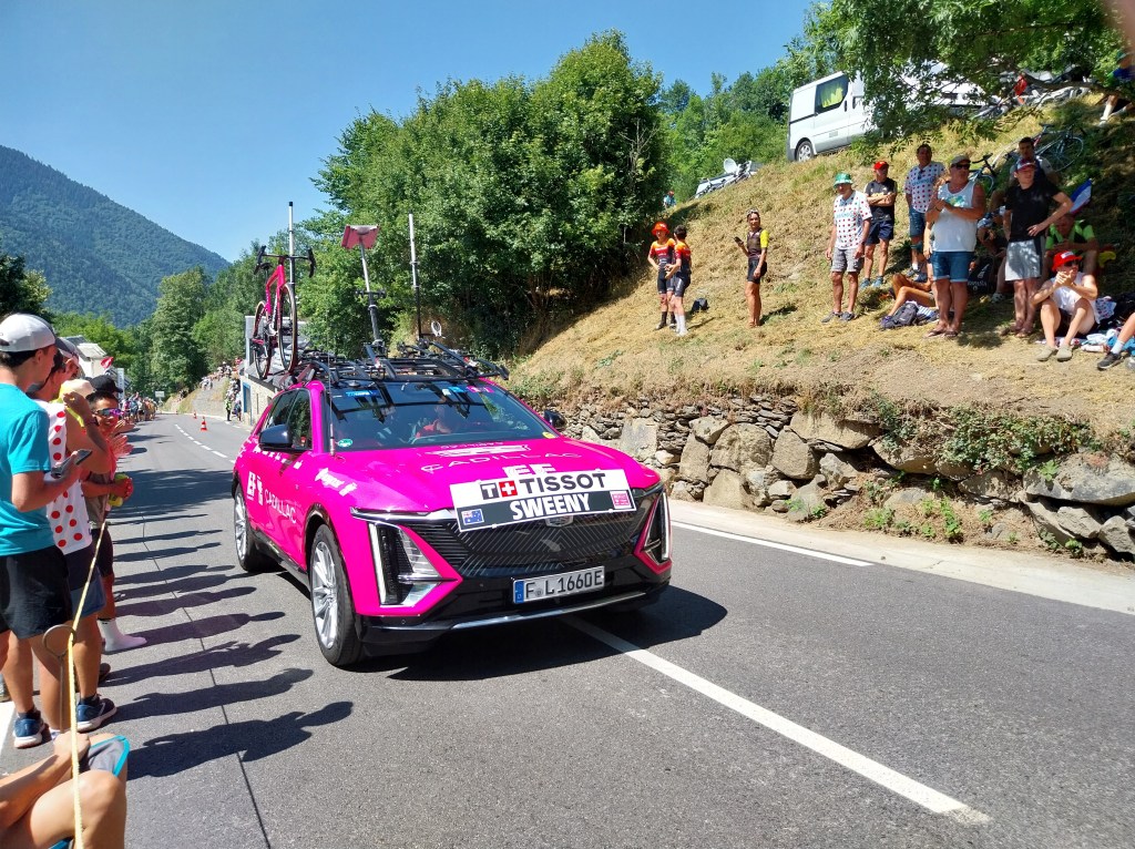 Cadillac Lyriq rose Ef Education Tour de France.