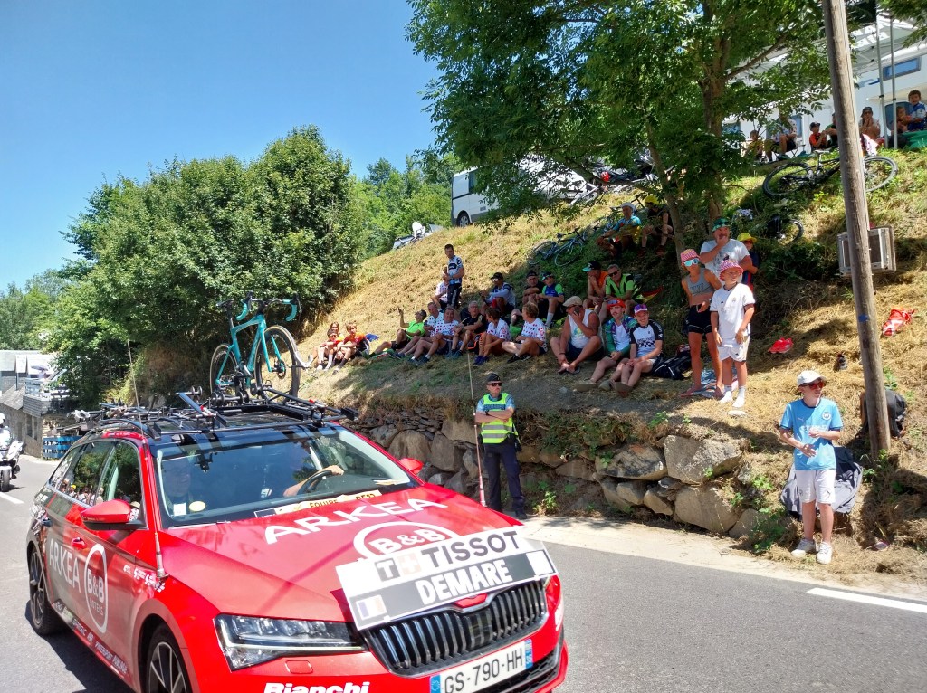 Skoda rouge équipe Arkea sur Tour de France.