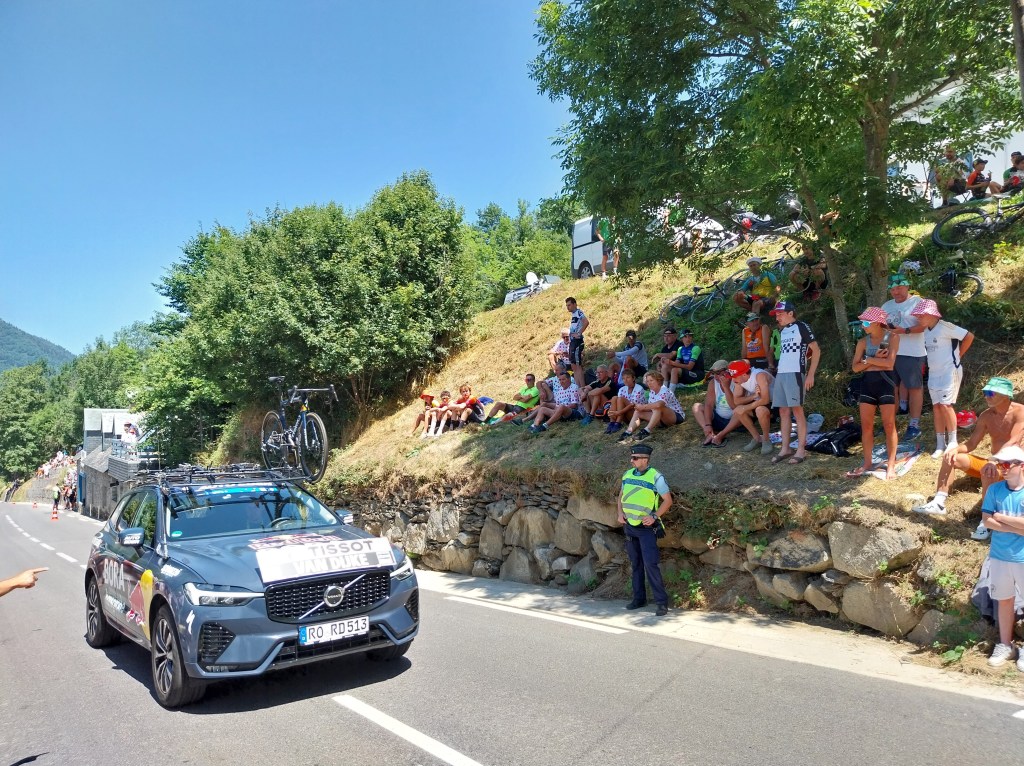 Volvo XC60 aux couleurs de RedBull Bora Hansgrohe Tour de France.