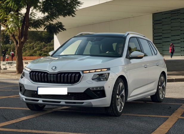 Skoda Kamiq blanc photo dans rue.