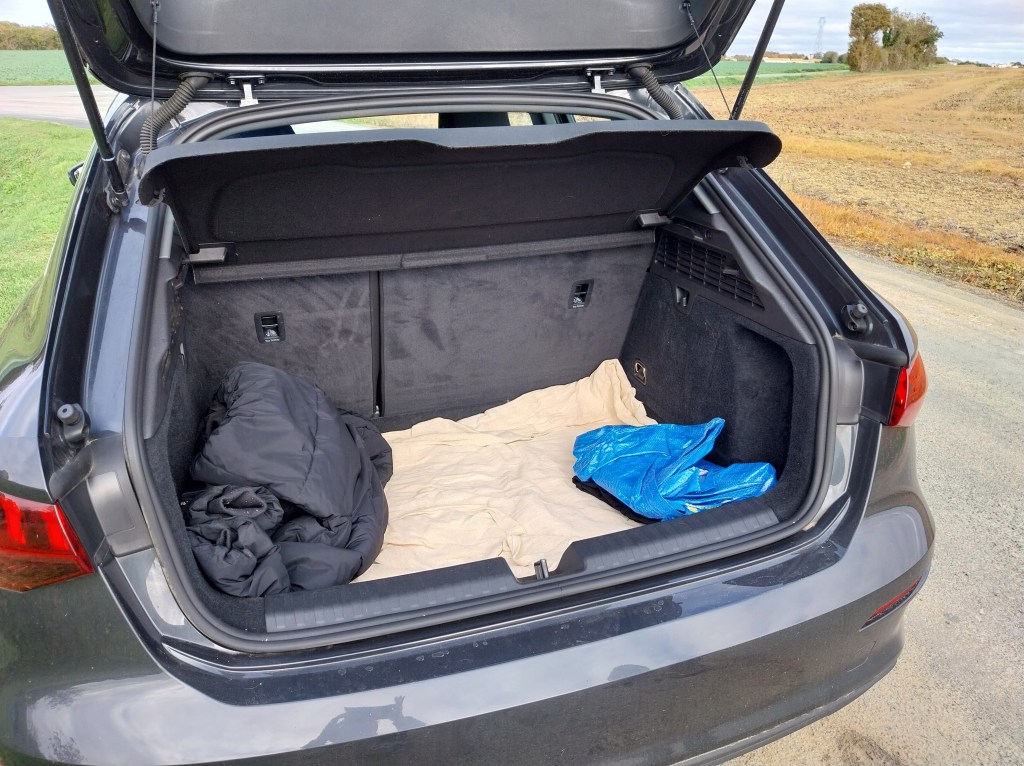 Coffre de 380 litres Audi A3 Sportback grise.
