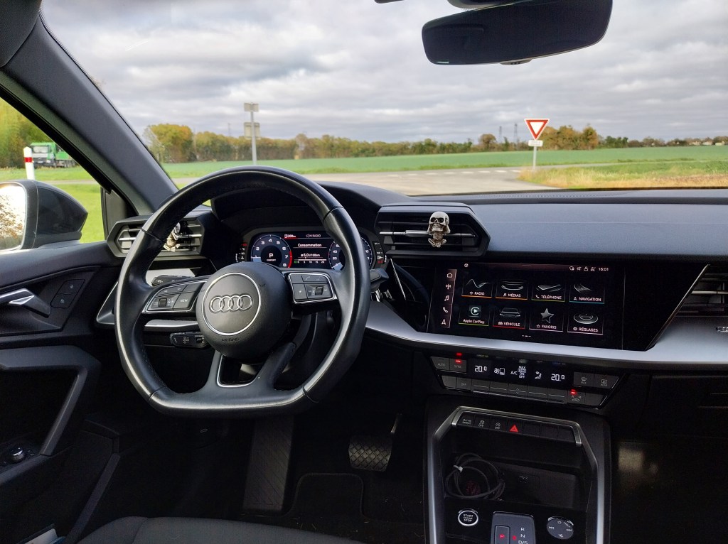 Intérieur d'une Audi A3 30 TFSI Design 110 ch.