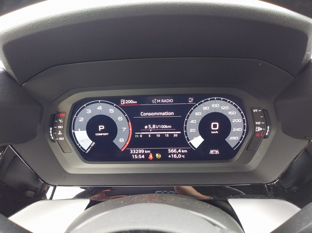 Tableau de bord Audi Virtual Cockpit d'une Audi A3 30 TFSI Design.