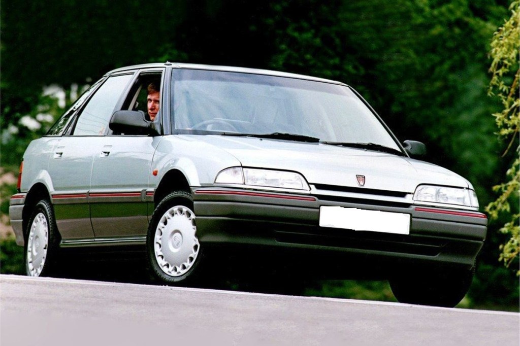 Rover série 200 2ème génération grise avec calandre classique sans chrome.