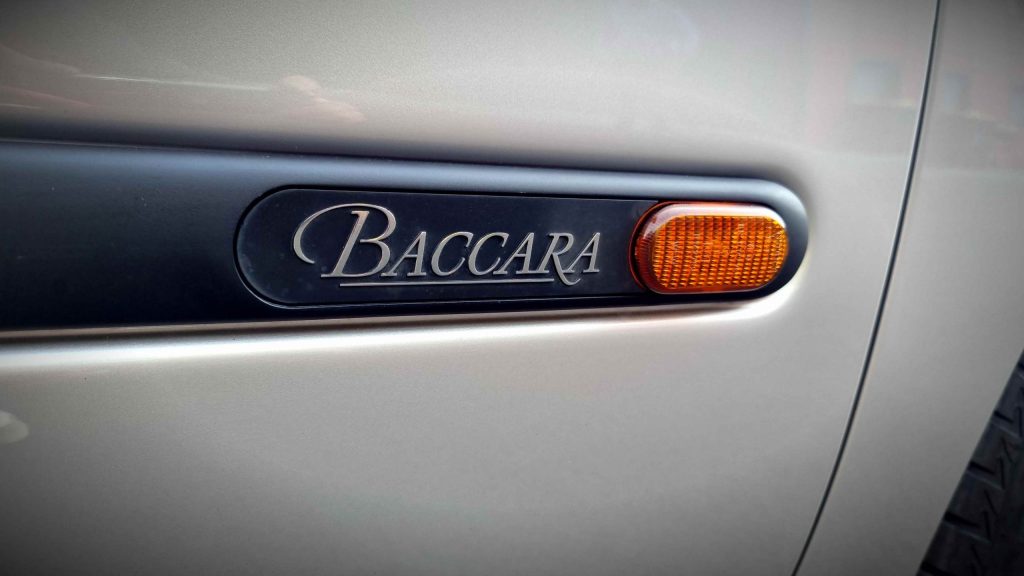 Logo Baccara sur portière droite sur Renault Laguna V6 PRV.